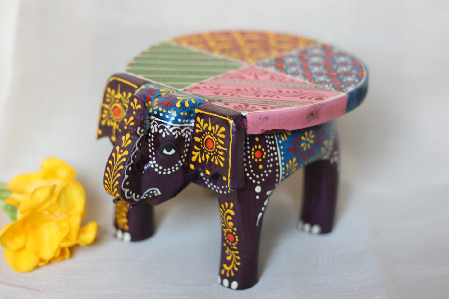 Hand-Painted Wooden Elephant Stand – 4" Decorative Accent