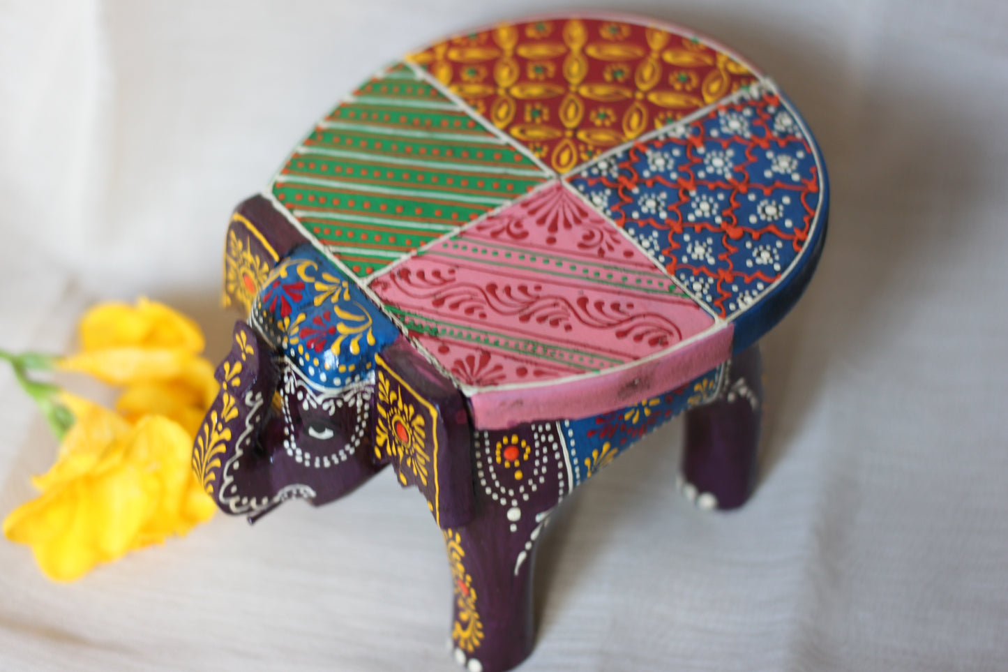 Hand-Painted Wooden Elephant Stand – 4" Decorative Accent
