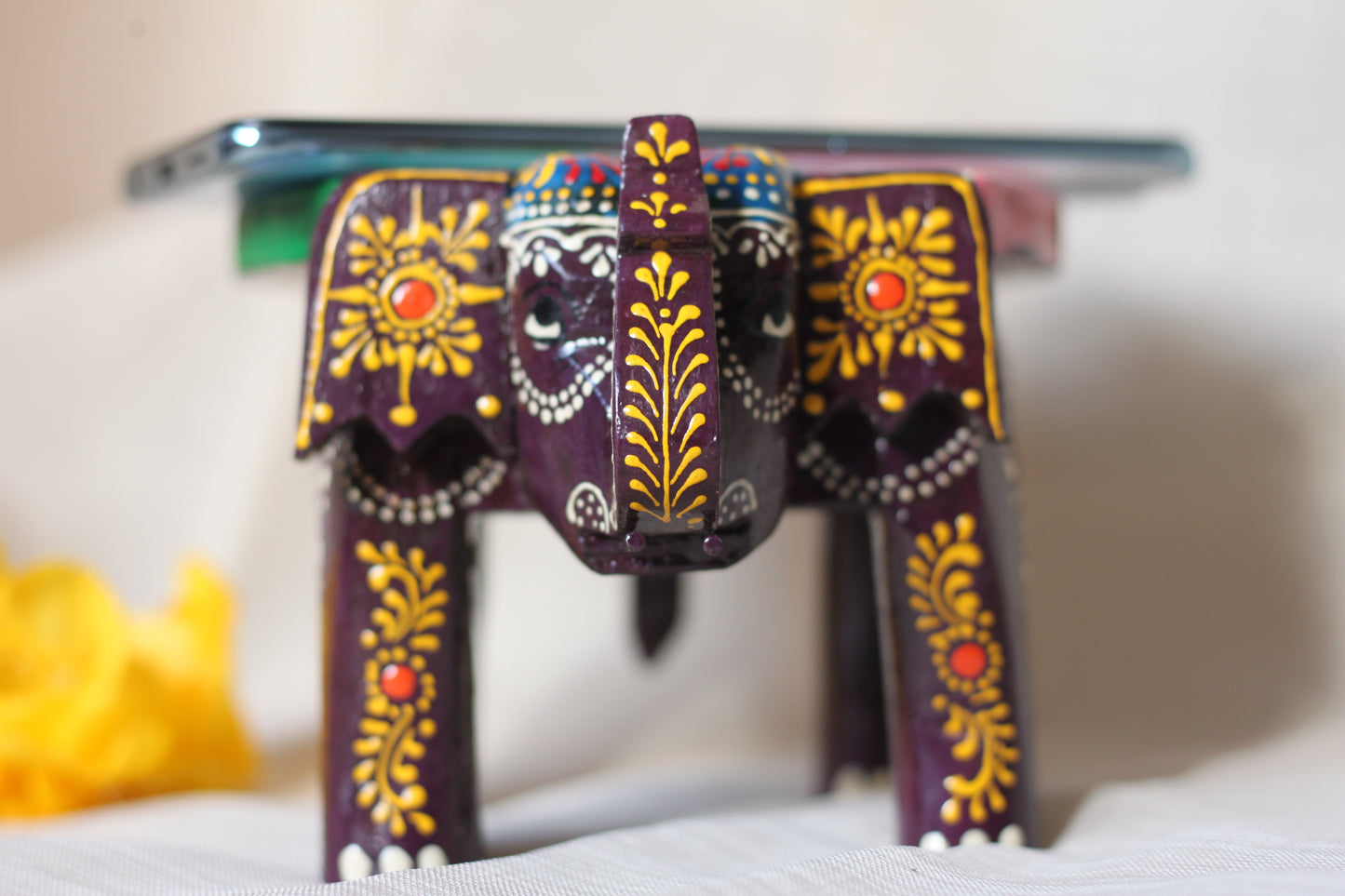 Hand-Painted Wooden Elephant Stand – 4" Decorative Accent