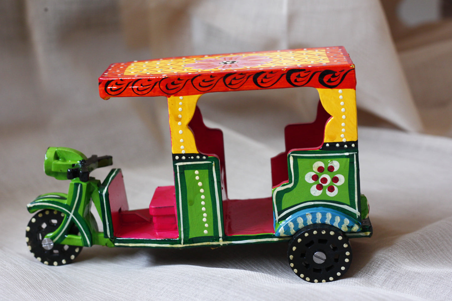 Auto Rickshaw Wooden Container – Hand-Painted Babool Wood