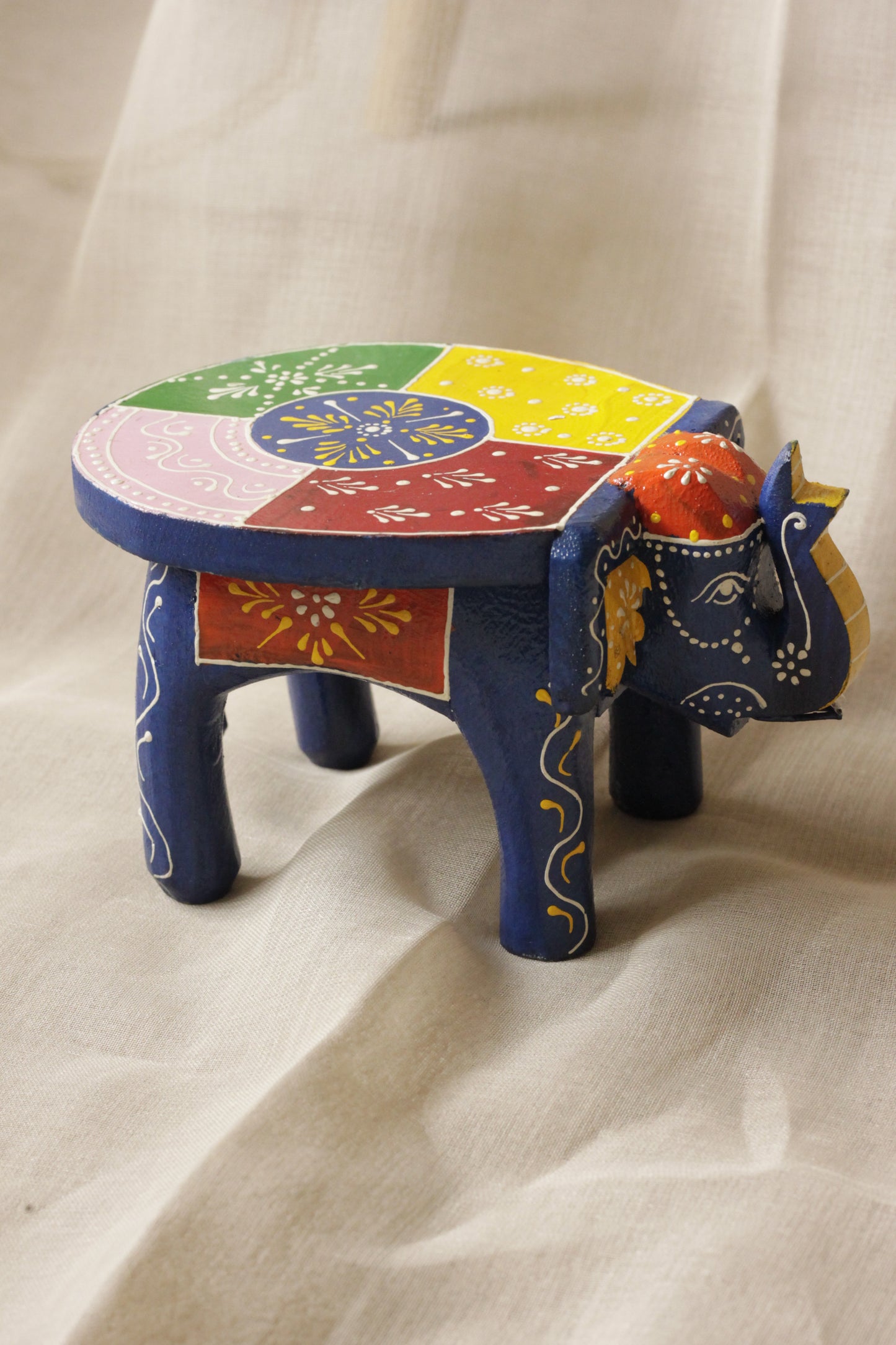 Hand-Painted Wooden Elephant Stand – 4" Decorative Accent