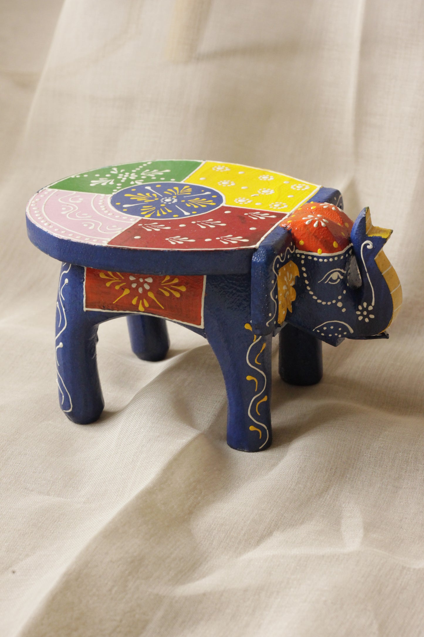 Hand-Painted Wooden Elephant Stand – 4" Decorative Accent