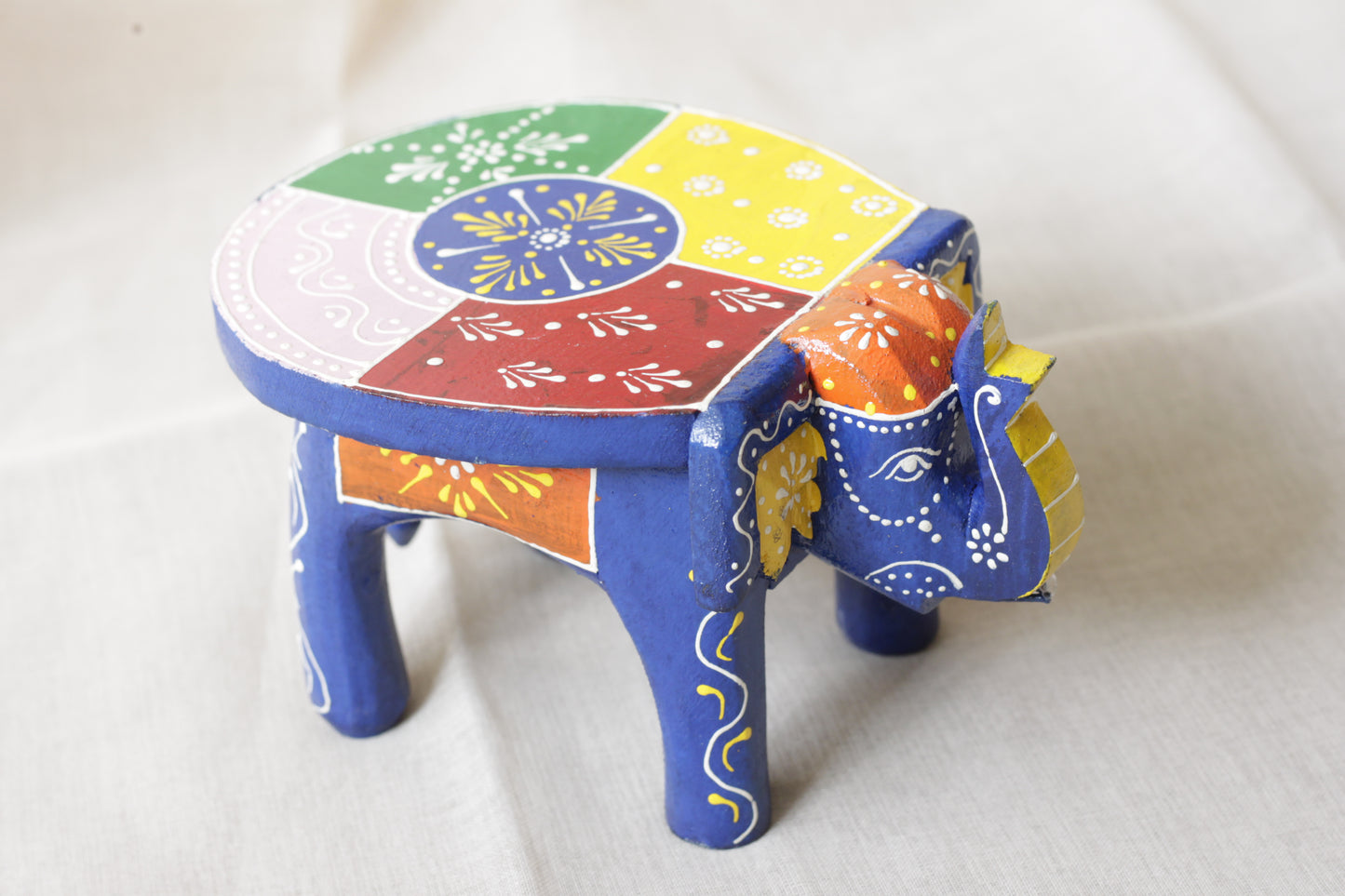 Hand-Painted Wooden Elephant Stand – 4" Decorative Accent