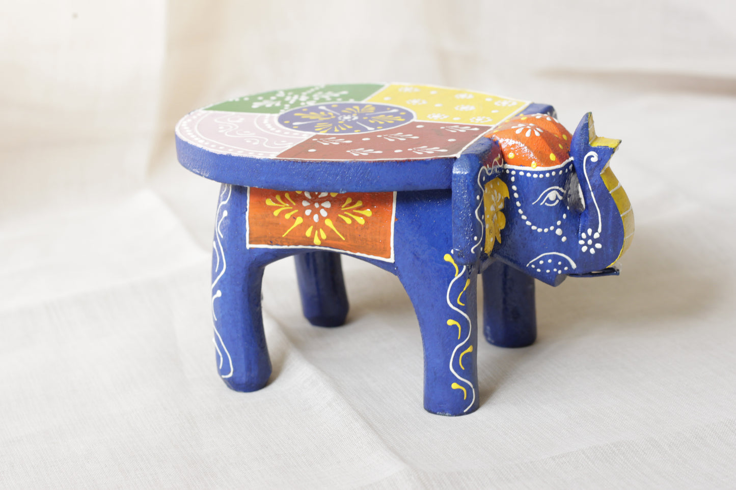Hand-Painted Wooden Elephant Stand – 4" Decorative Accent