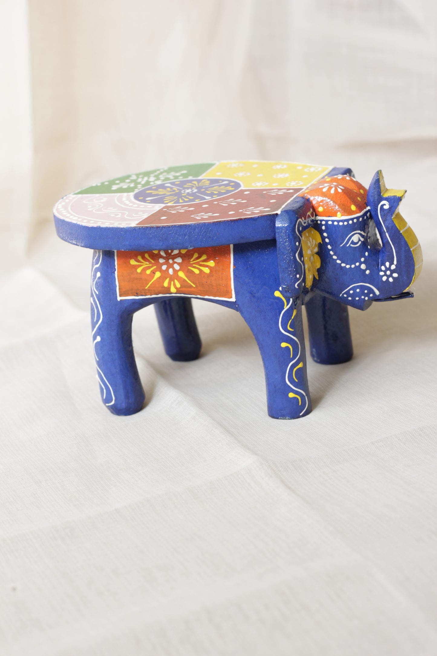Hand-Painted Wooden Elephant Stand – 4" Decorative Accent